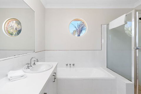 Bayside Court Apartments - Accommodation Sunshine Coast 7