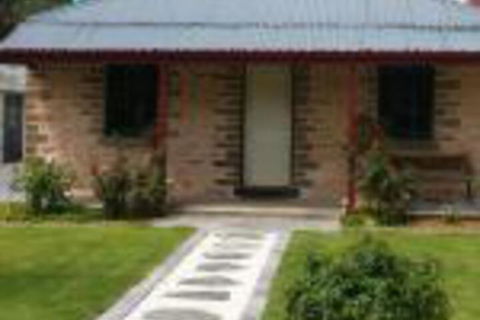 Annabelles Cottage - Accommodation Sunshine Coast 0