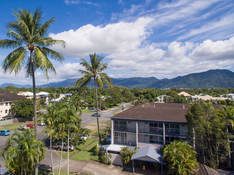 Cairns Holiday Lodge - Accommodation Sunshine Coast 1