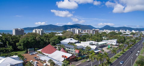 Cairns Holiday Lodge - Accommodation Sunshine Coast 2
