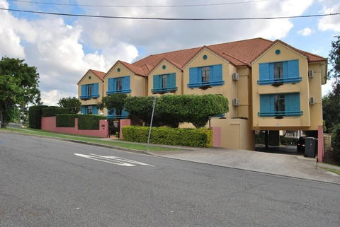 AAA Albion Manor Apartments And Motel - Accommodation Sunshine Coast 1