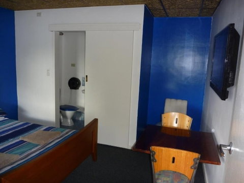 Adelaide Travellers Inn - Hostel - Accommodation Sunshine Coast 2