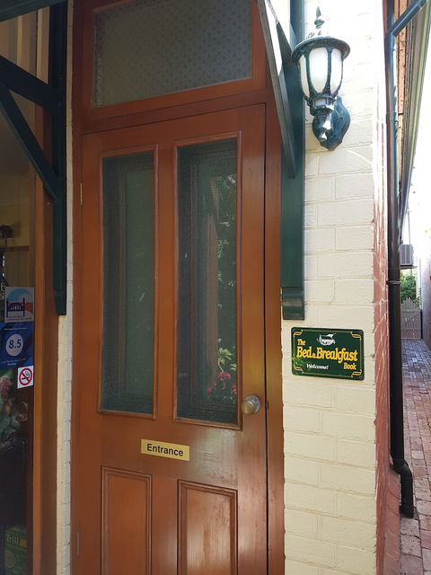 Water Bay Villa Bed And Breakfast - Accommodation Sunshine Coast 2