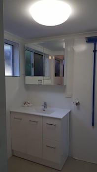 Clifton Sands Holiday Apartments - Accommodation Sunshine Coast 5
