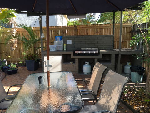 Coconut Palms On The Bay - Accommodation Sunshine Coast 0