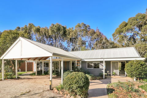 All Seasons Mansfield - Accommodation Sunshine Coast 0