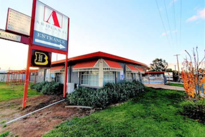 West Wyalong NSW Accommodation Sunshine Coast