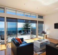 Penguin Waterfront Escape - Accommodation Sunshine Coast