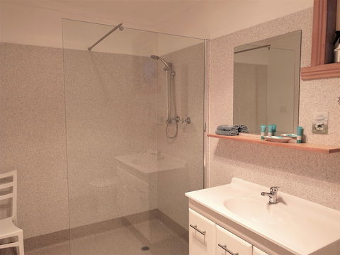 Driftwood Strahan Villas - Accommodation Sunshine Coast 3