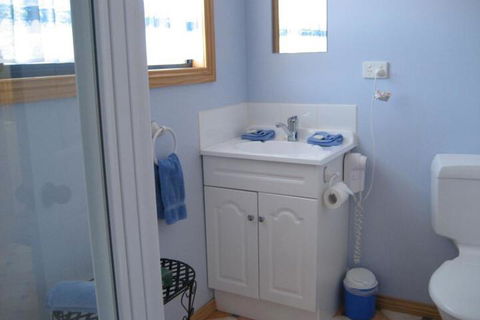 Anchor Down Cottages - Accommodation Sunshine Coast 2