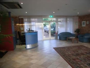Lake Haven Motor Inn & Palms Restaurant - Accommodation Sunshine Coast 0