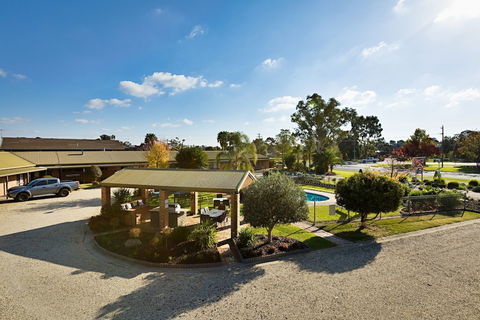 Statesman Motor Inn - Accommodation Sunshine Coast 0
