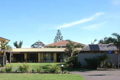 Admirals Lodge - Accommodation Sunshine Coast 1