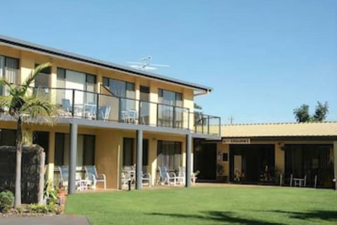 Admirals Lodge - Accommodation Sunshine Coast 0
