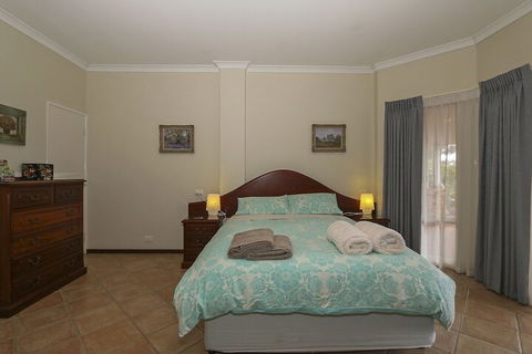 The Good Life B & B - Accommodation Sunshine Coast 2