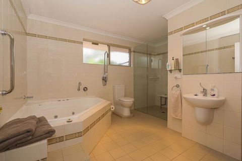 The Good Life B & B - Accommodation Sunshine Coast 5