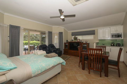 The Good Life B & B - Accommodation Sunshine Coast 4