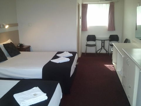 Park Drive Motel - Accommodation Sunshine Coast 2