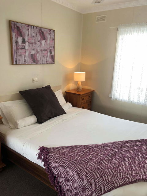 Lakes Jakaranda Holiday Units - Accommodation Sunshine Coast 1