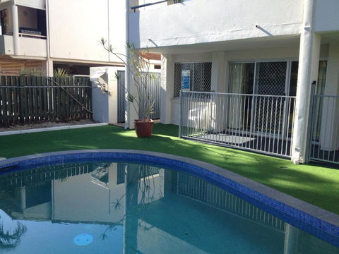 Noosa Parade Holiday Inn - Accommodation Sunshine Coast 2