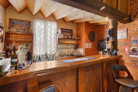 Diamond House Heritage Restaurant & Motor Inn - Accommodation Sunshine Coast 5