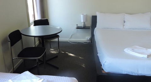 Town & Country Motel - Accommodation Sunshine Coast 4
