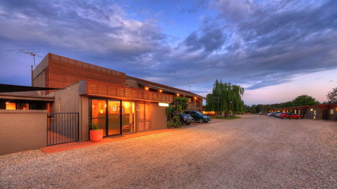 Motel Meneres - Accommodation Sunshine Coast 3