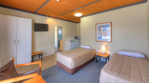 Motel Meneres - Accommodation Sunshine Coast 5