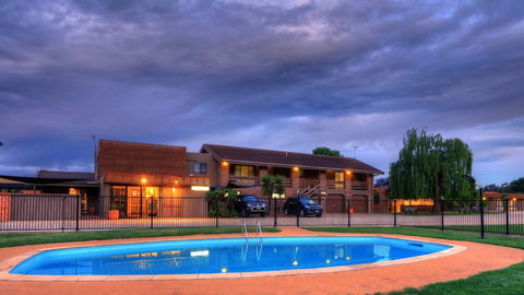 Motel Meneres - Accommodation Sunshine Coast 2