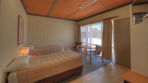 Motel Meneres - Accommodation Sunshine Coast 4