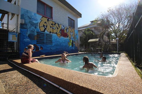Asylum Cairns Hostel - Accommodation Sunshine Coast 4