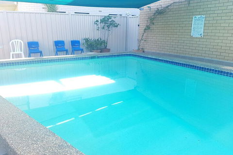 Lake Front Motel - Accommodation Sunshine Coast 2