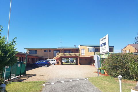 Lake Front Motel - Accommodation Sunshine Coast 1