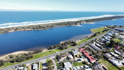 Cunningham Shore Motel - Accommodation Sunshine Coast 0