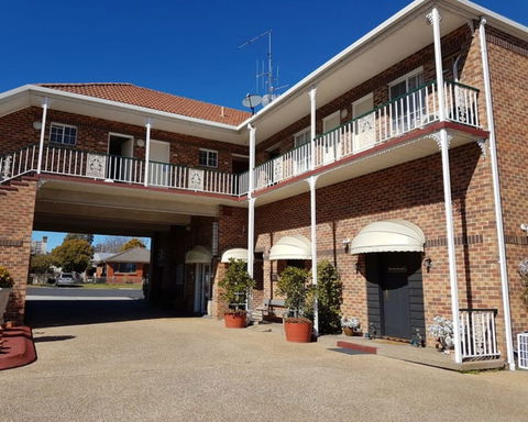 Golden Age Motor Inn Queanbeyan - Accommodation Sunshine Coast 3