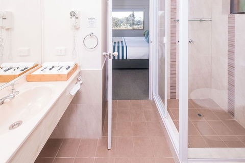 Mollymook Seascape Motel & Apartments - Accommodation Sunshine Coast 2