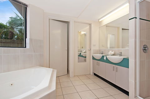 Windward Passage Holiday Apartments - Accommodation Sunshine Coast 4