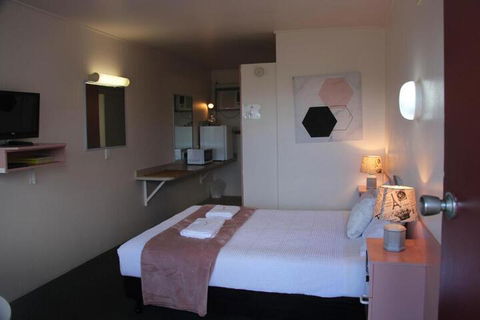 Caloundra Suncourt Motel - Accommodation Sunshine Coast 2