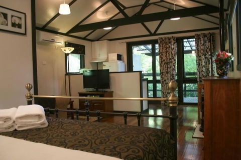 Tudor Cottages Mt Dandenong - Accommodation Sunshine Coast 2