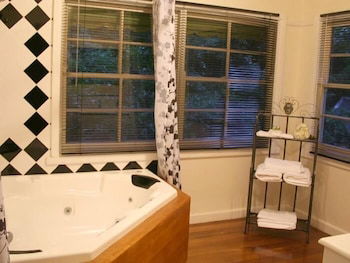 Tudor Cottages Mt Dandenong - Accommodation Sunshine Coast 4