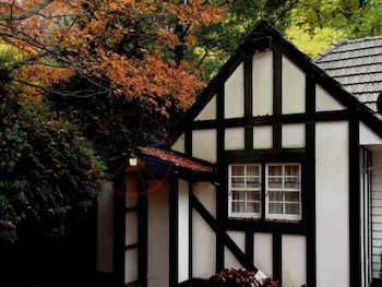 Tudor Cottages Mt Dandenong - Accommodation Sunshine Coast 0