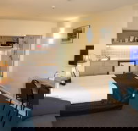 Shoreline Hotel - Accommodation Sunshine Coast