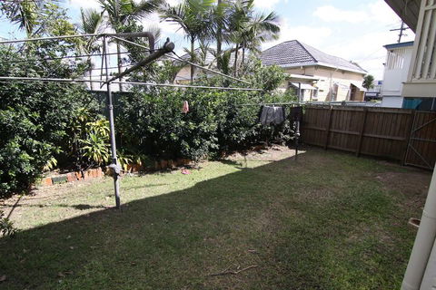 Some Rooms Backpacker - Accommodation Sunshine Coast 5