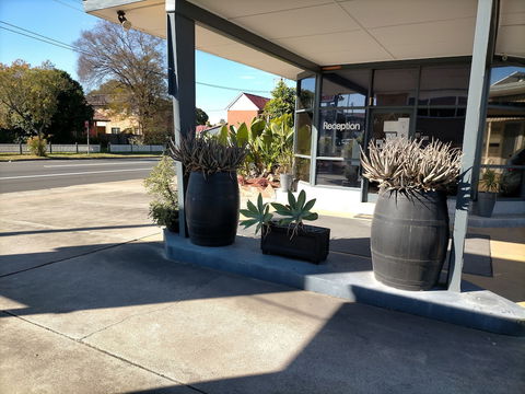 Country Motor Inn Singleton - Accommodation Sunshine Coast 0