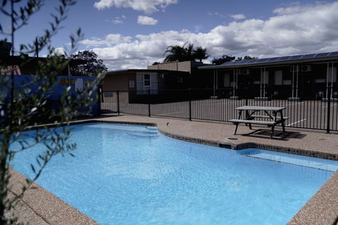 Country Motor Inn Singleton - Accommodation Sunshine Coast 1