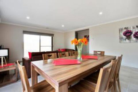 Serviced Houses Point Cook - Accommodation Sunshine Coast 2