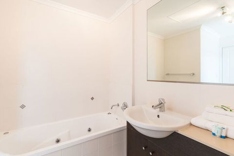 Cairns City Apartments - Accommodation Sunshine Coast 3