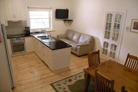 MacDonnell House Naracoorte - Accommodation Sunshine Coast 7