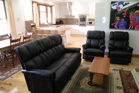 Pinkerton Hill Naracoorte - Accommodation Sunshine Coast 5