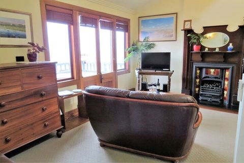 McCloud House - Accommodation Sunshine Coast 3